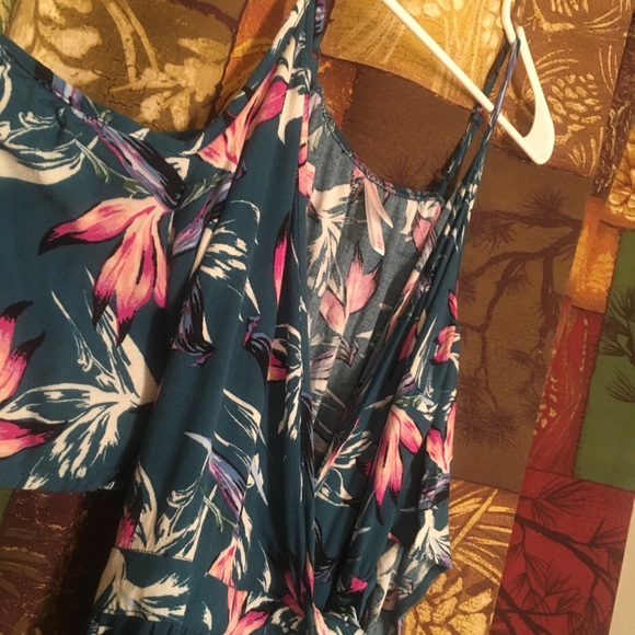 Cute tropical wrap cold shoulder dress - Picture 3 of 6